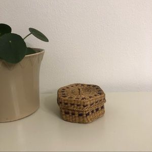 mini wicker basket with lid